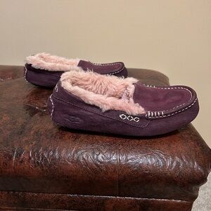 Women’s Ugg purple shearling mocs moccasins size 6